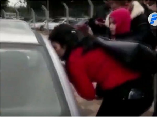 Padres dejaron a su bebé encerrado dentro de un auto en IPS