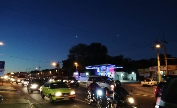 HOY / Accidente fatal en Capiatá genera larga fila de vehículos