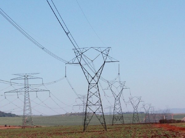 Error de empresa eléctrica causó apagón en Argentina y Uruguay