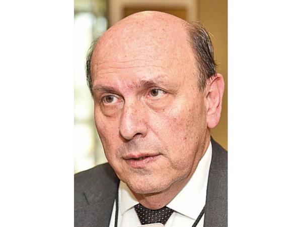En Senado plantan a Linneo, pero él minimiza situación