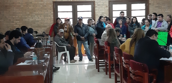 Ocupantes de veredas dicen que pagaron y piden reubicación