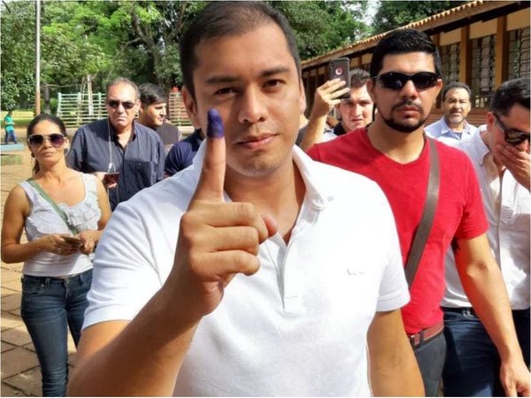 Cuestionan a intendente de Ciudad del Este por incluir el sexo "otros"