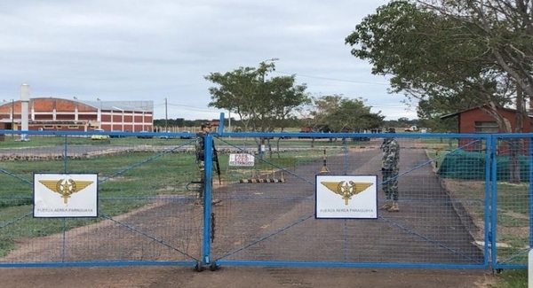 Concepción: Avión hace aterrizaje de emergencia