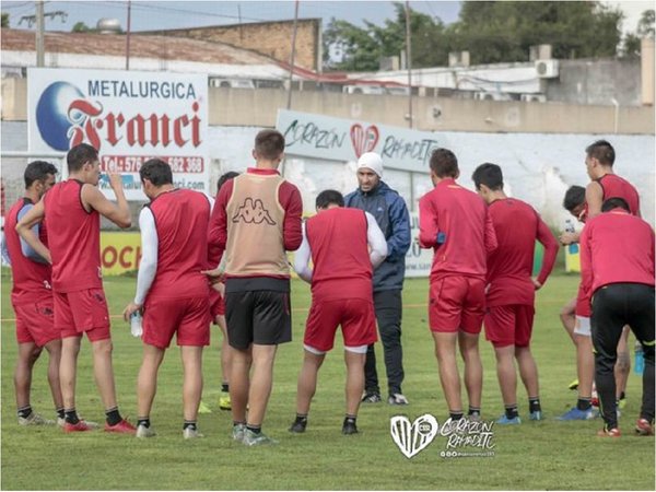 Ensayo ante Reserva mirando la Copa Paraguay