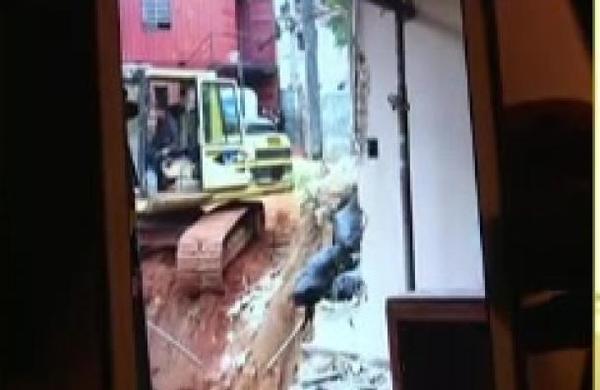 Pareja de abuelitos se encuentran al borde del abismo - C9N