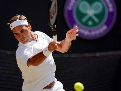 Federer avanza a paso seguro en Wimbledon
