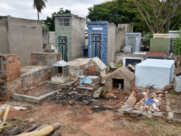 Roban cadáver de hombre muerto hace un mes y salta macabro negocio de cuerpos y ataúdes para la venta - ADN Paraguayo