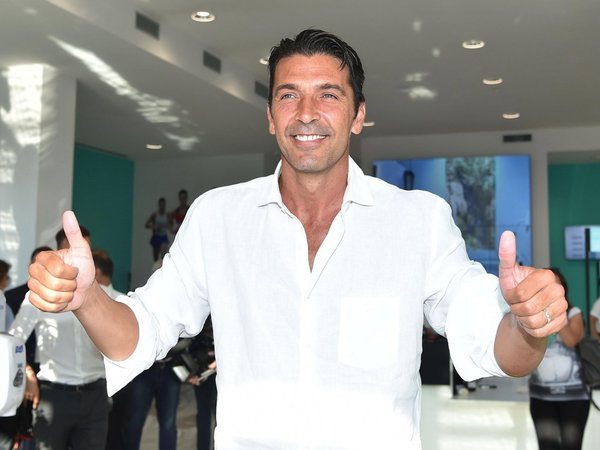 Buffon y un dorsal del recuerdo para su regreso a Juventus