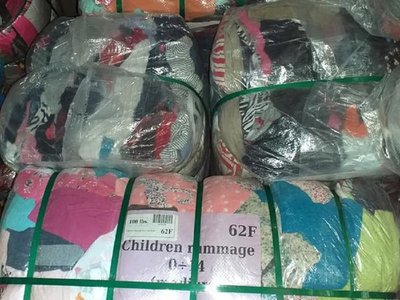 Arrasa en el frío la venta de abrigos por fardo y el kilo