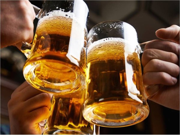 La cerveza bajó de precio por la crisis económica ¡Salud!