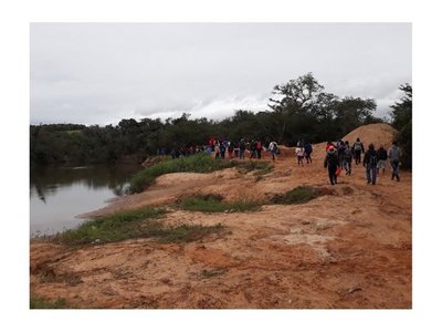 Fiscala dispone cese de extracción de arena del río Curuguaty
