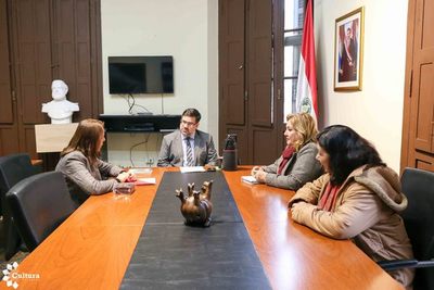 Libroferia de Encarnación se suma al Año Internacional de las Lenguas Indígenas » Ñanduti