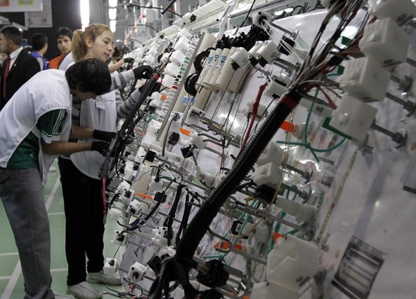 Gobierno mira con optimismo negociación sobre autopartes con Brasil