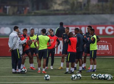 Brasil, sin cuatro jugadores, aguarda un Perú distinto - Fútbol - ABC Color