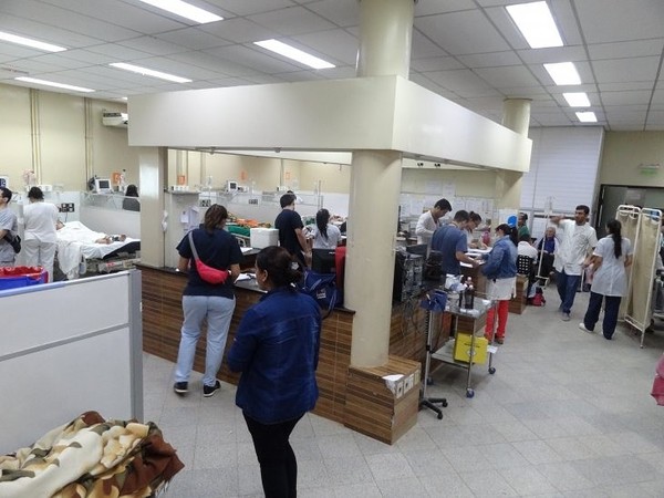 Trabajadores de Clínicas volverán a huelga por 30 días - Radio 1000 AM