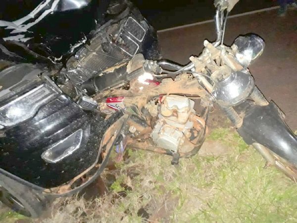 Mueren 3 integrantes de una familia que viajaba en una motocicleta