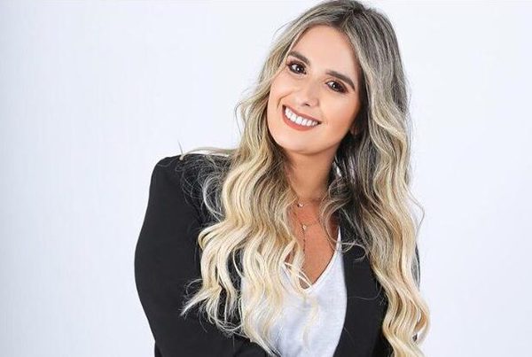 Realza la belleza con tintes, tijeras y amor