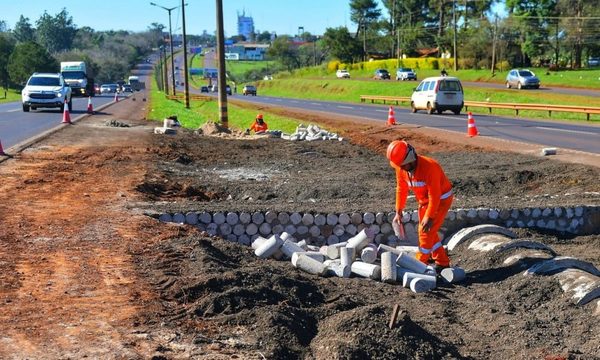 Itaipú construye las primeras intersecciones de desvío para solución vial en el km 7 de CDE