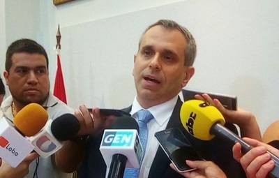 Kriskovich anuncia que no renunciará