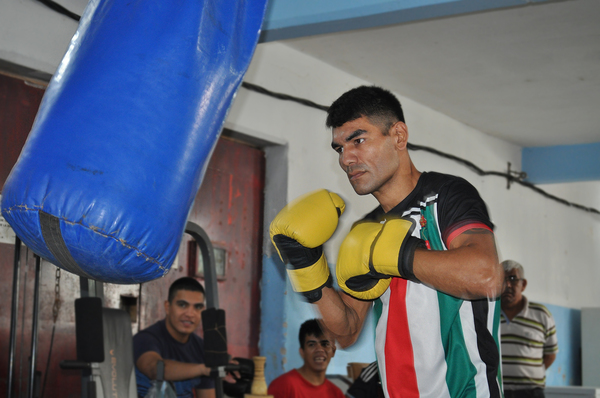 Pelea de box por el título sudamericano en el lugar menos pensado: Penal de Tacumbú