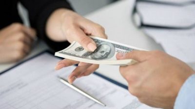 Dólar golpeó a los créditos en mayo