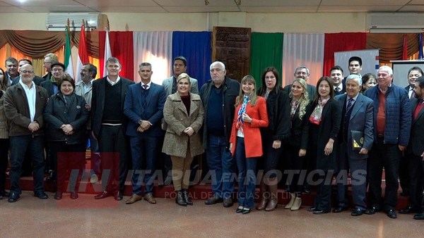 MINISTRA DE TRABAJO SUSCRIBE CONVENIO EN LA GOBERNACIÓN