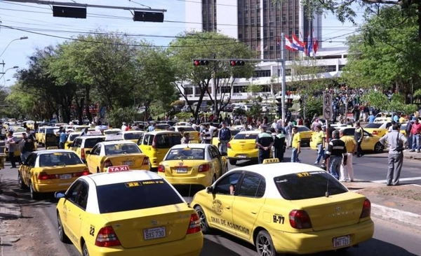 HOY / Taxistas en Asunción: con 79 paradas no pagan impuestos y no permiten competencia