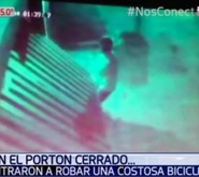 Abren el portón para llevarse una costosa bicicleta - Paraguay.com