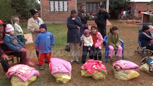 CAMPAÑA DE DONACIÓN DE ABRIGOS EN BARRIO LA AMISTAD DE CAMBYRETÁ