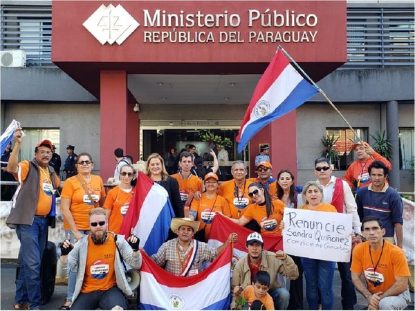 Manifestantes piden a fiscales cumplir su rol para cesar escraches