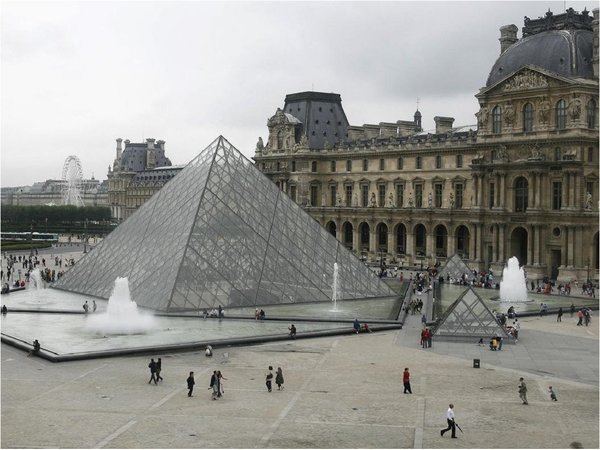 El Louvre extrae el perfume a sus obras
