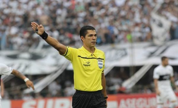 Mario Díaz de Vivar, bajo la atenta mirada argentina