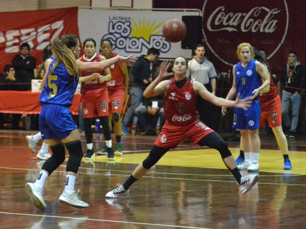 Félix Pérez vence a Sol y obliga la finalísima en el básquet femenil