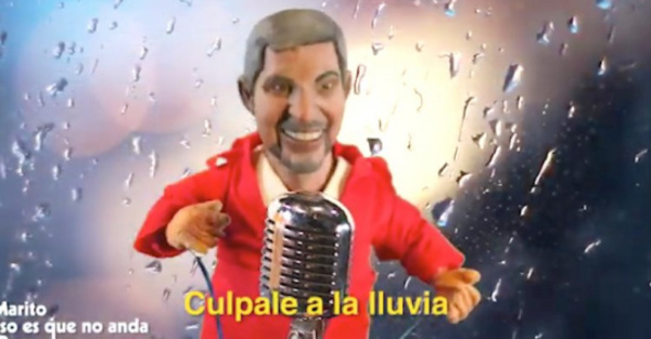 “Marito Títere” canta y le culpa ¡a la lluvia!