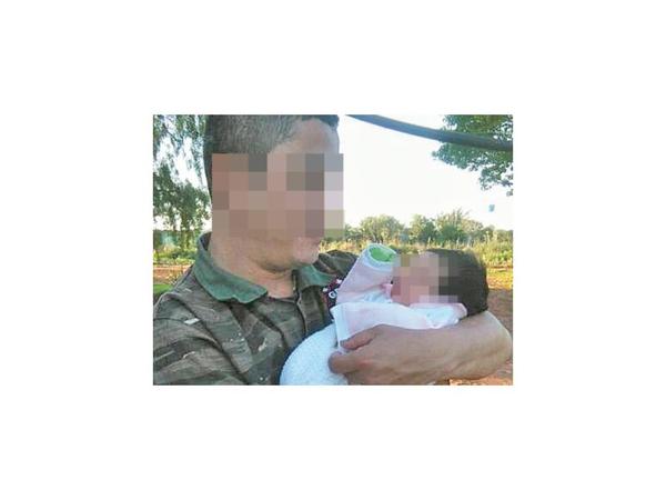 Un hombre rapta a su hija y coacciona a la madre