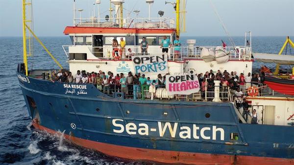 Italia no permite entrar en Lampedusa a dos naves de ONG con 100 migrantes | .::Agencia IP::.