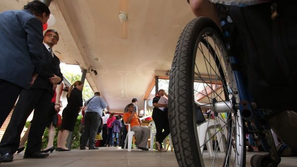 Feria de emprendedores con discapacidad en el Shopping del Sol