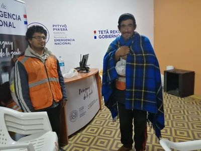 Al menos 83 personas fueron llevadas a refugios durante intenso frío