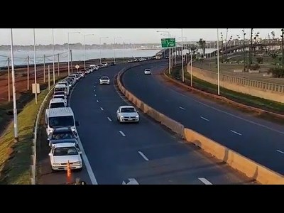 POSADAS: EXTENSA FILA DE VEHÍCULOS PARA CRUZAR A ENCARNACIÓN