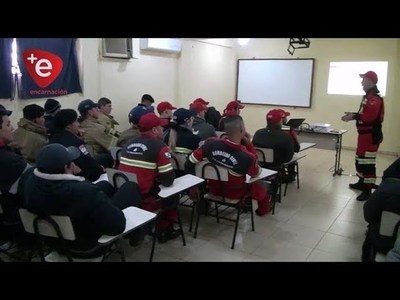 BOMBEROS SE CAPACITAN EN RESCATE CON CUERDAS