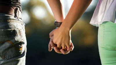 Un docente embarazó a alumna y sigue dando clases, dicen
