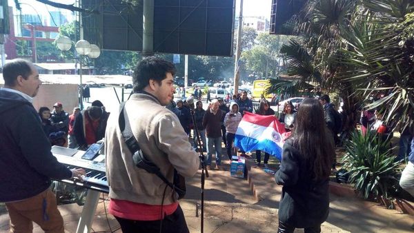 Estudiantes protestan por recorte presupuestario