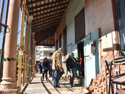 Ex alumnos restauran  pabellón ante crisis que afecta a casi 13.000 aulas