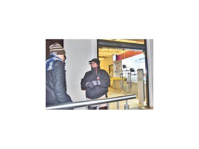 Asaltan local de cobranza del Banco Itaú