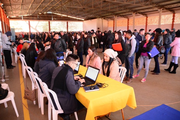 Unas 5.300 personas se registraron para 408 puestos, en la Feria de Oportunidades - ADN Paraguayo