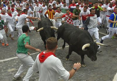 Tres corneados en primer encierro de los Sanfermines en España