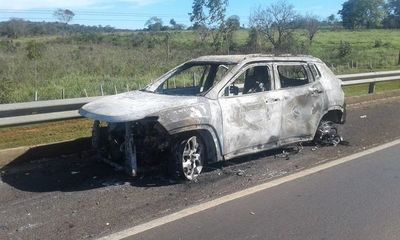 Asalto a Visión: hallan otro vehículo incendiado tras huida - Nacionales - ABC Color