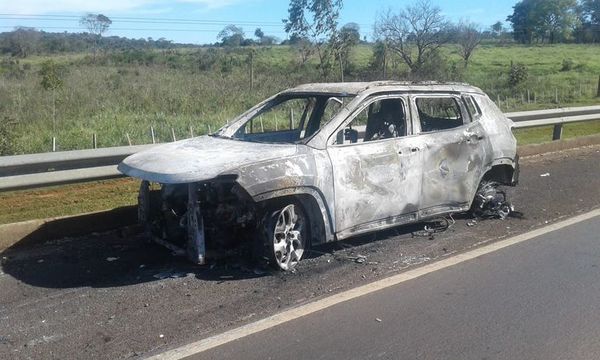 Asalto a Visión: hallan otro vehículo incendiado tras huida - Nacionales - ABC Color