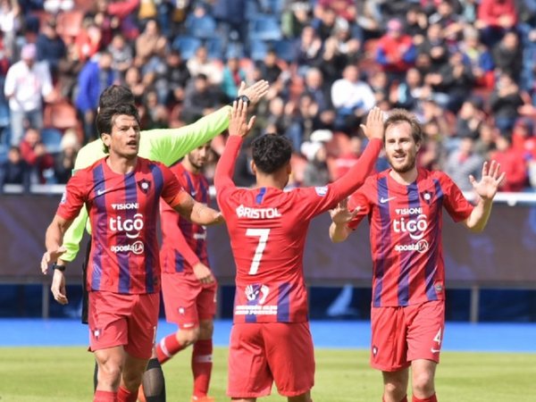 Cerro Porteño vence en el último suspiro al Fénix uruguayo