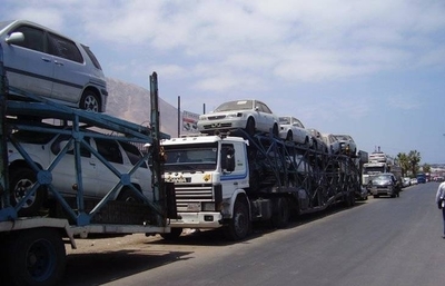 HOY / Importadores de usados cerrarán las fronteras con cientos de camiones cigueñas